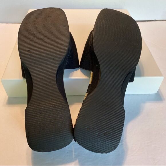 Disney Mickey White and Black Open Toe Sandals - Picture 4 of 6